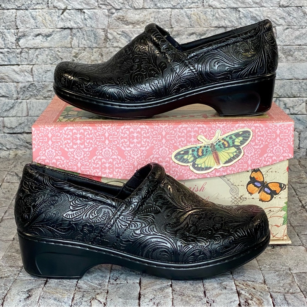 Yuu Black Tooled Clogs Size 10W Faux Leather Slip On Style Bethanee